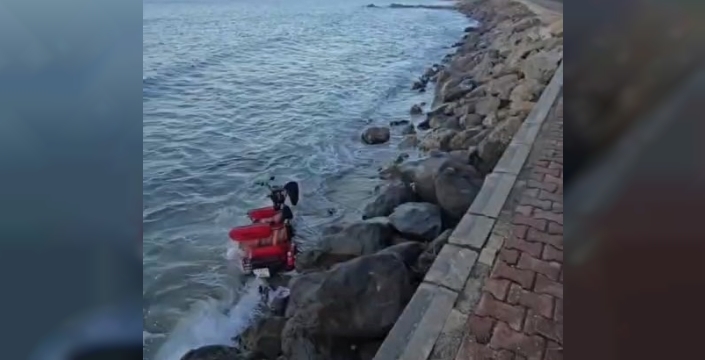 Bursa'da üç tekerlekli elektrikli motosiklet denize uçtu, iki kişi yaralandı