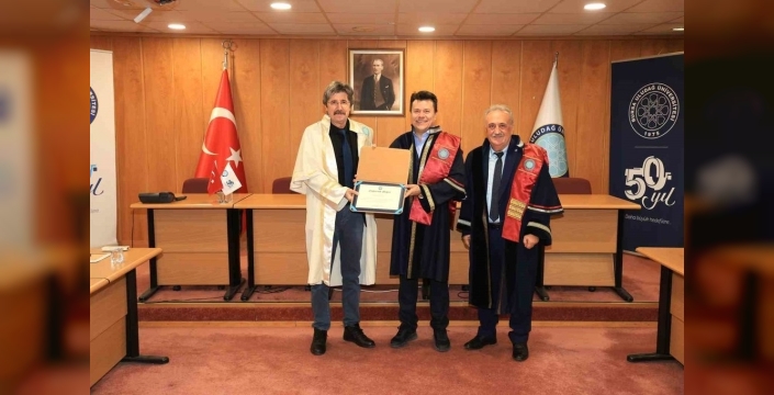 Bursa Uludağ Üniversitesi'nde profesörlük belgeleri sahiplerine verildi