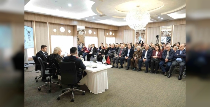 Büyükçekmece'de 'Tarihi Bizden Dinleyin' söyleşisi yoğun ilgi gördü