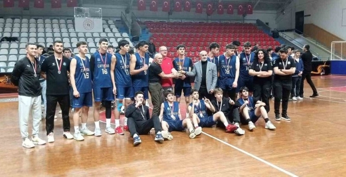 Çayırova'nın genç basketbolcuları Kocaeli ikincisi oldu