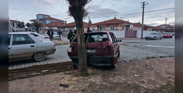 Çorum'da iki otomobil çarpıştı, bir kişi yaralandı