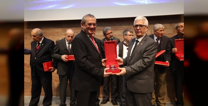 Denizli'de gazetecilere meslek onur ödülleri verildi