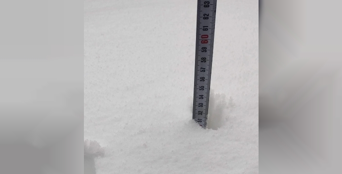 Develi ve Tomarza'da kar kalınlığı 50 santimi aştı, ahır çöktü