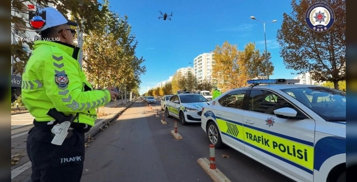 Diyarbakır'da kavşaklarda şerit değiştiren sürücülere dronla ceza yağdı