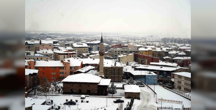 Doğu'da kar yağışı sürüyor, buzlanma ve çığ tehlikesine karşı uyarı
