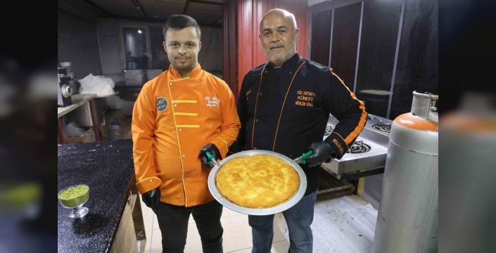 Dünyanın en iyi tatlısı: Down sendromlu Mehmet'in ellerinden Antakya künefesi