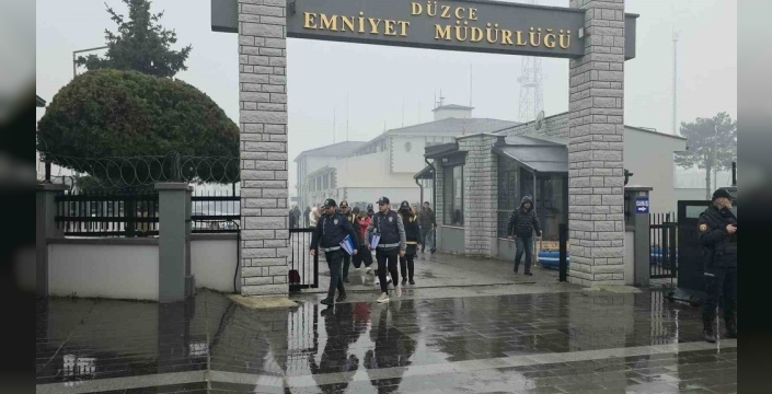 Düzce'de fuhşa aracılık operasyonu: 9 kadın gözaltına alındı, uyuşturucu ele geçirildi
