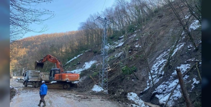 Düzce'nin Fındıklıaksu köyünde peş peşe heyelanlar yaşandı