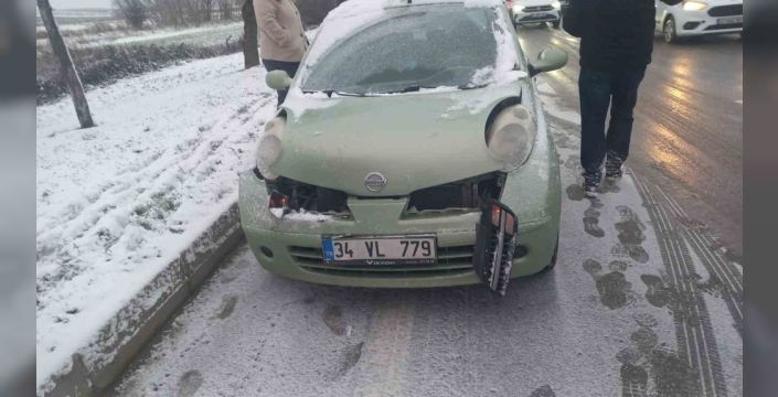 Edirne'de kar yağışı zincirleme kazaya yol açtı: 9 araç birbirine girdi