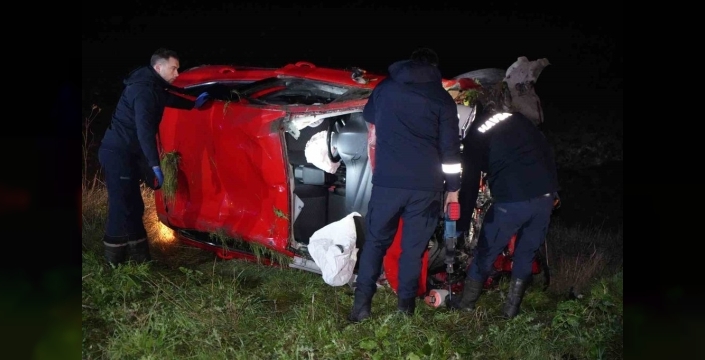 Edirne'de otomobil takla attı, 1'i ağır 2 yaralı