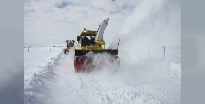 Erzincan'da dev kar temizleme operasyonu: 503 köy yolu ulaşıma açılmayı bekliyor!