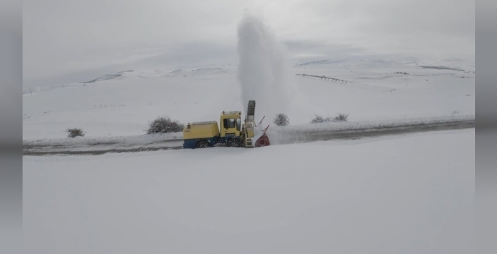 Erzincan'da kar yağışı 51 köy yolunu kapattı, ekipler seferber oldu