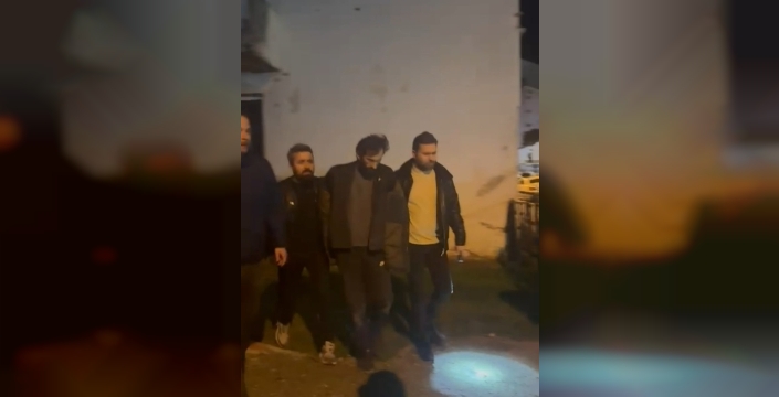 Eski belediye başkan yardımcısının katil zanlısı kan izleriyle yakalandı