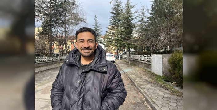 Eskişehir'de aynı sokakta dehşet: Beş araç soyuldu, camları kırıldı!