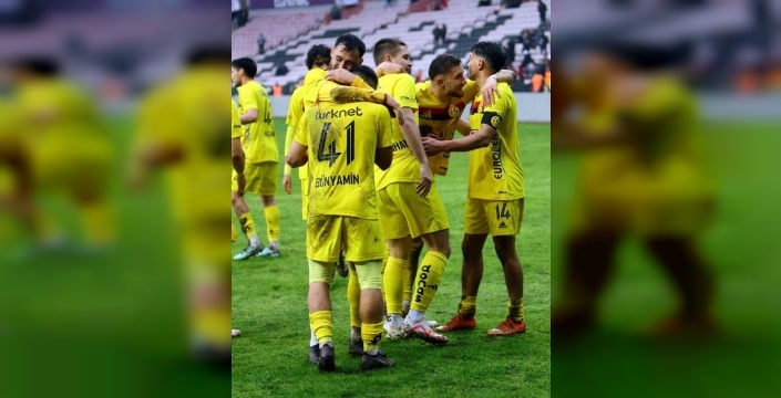Eskişehirspor, şehir derbisini fırtına gibi geçti: 6-2'lik galibiyet