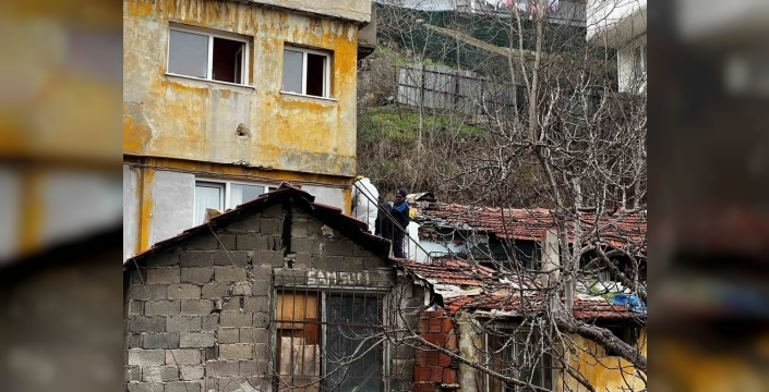 Eyüpsultan'da gecekonduda çıkan yangında 1 kişi hayatını kaybetti, 1 kişi yaralandı