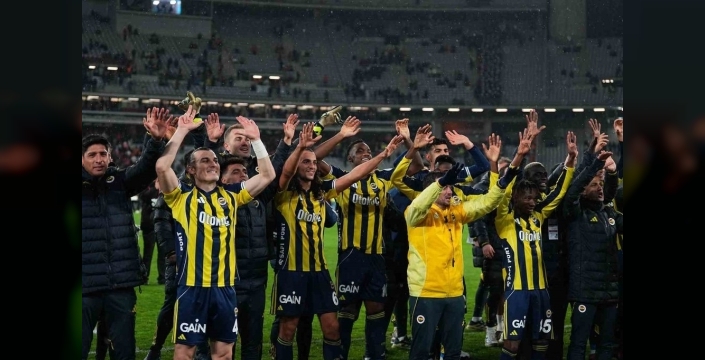 Fenerbahçe, Süper Kupa zaferini coşkuyla kutladı