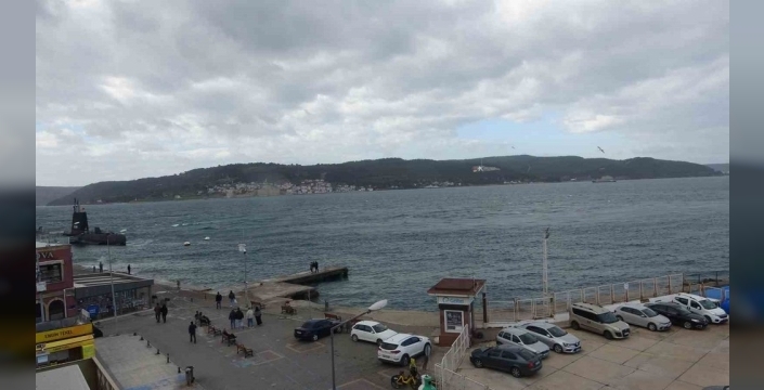 Fırtına Çanakkale Boğazı'nı Teslim Aldı: Feribot Seferleri İptal!