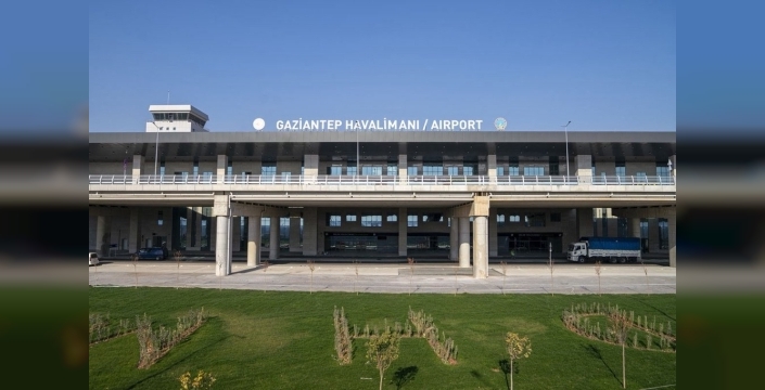Gaziantep havalimanı'nda kar yağışı sonrası uçuşlar başladı