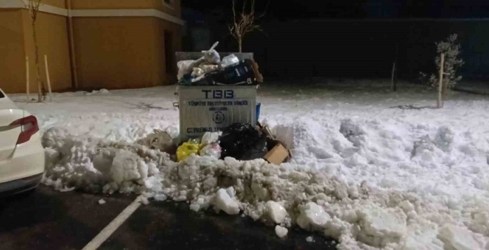 Gölbaşı'nda çöp konteynerleri taşınca mahalle sakinleri isyan etti