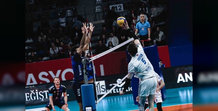 Halkbank, Altekma'yı 3-0 ile geçti