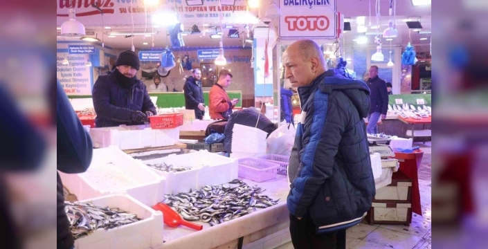 Hamsi gitti, istavrit geldi: Sakarya'da tezgahlar balıkla doldu, fiyatlar düştü