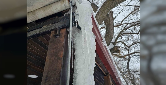 Harput'ta buzdan heykeller: Çatılarda metrelerce uzayan tehlikeli sarkıtlar