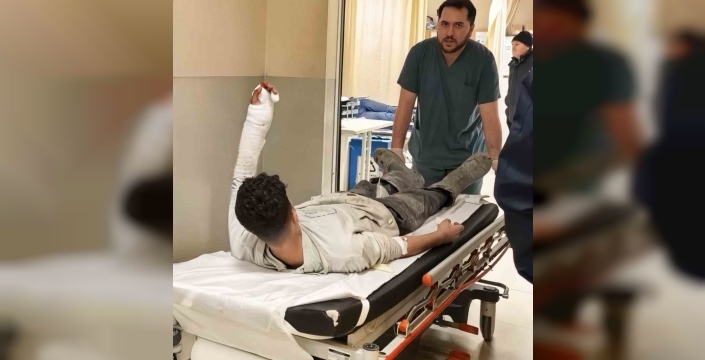 İnegöl'deki oto kaportacıda kazaya uğrayan çırak ağır yaralandı