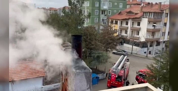 Isparta'da bacada çıkan gizemli yangın, evi dumanlara boğdu!