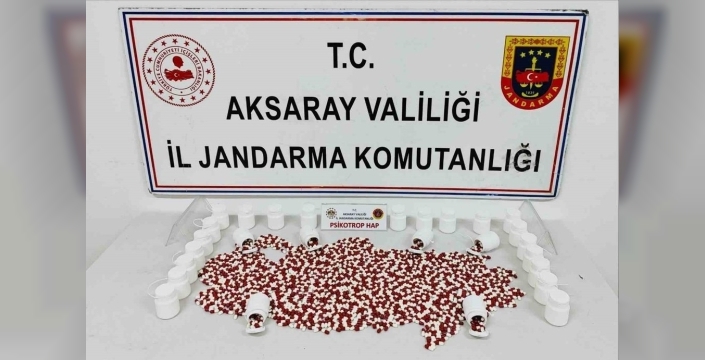 İstanbul'dan Aksaray'a uyuşturucu tacirliği yapan genç jandarmaya yakalandı, evinden binlerce hap çıktı!