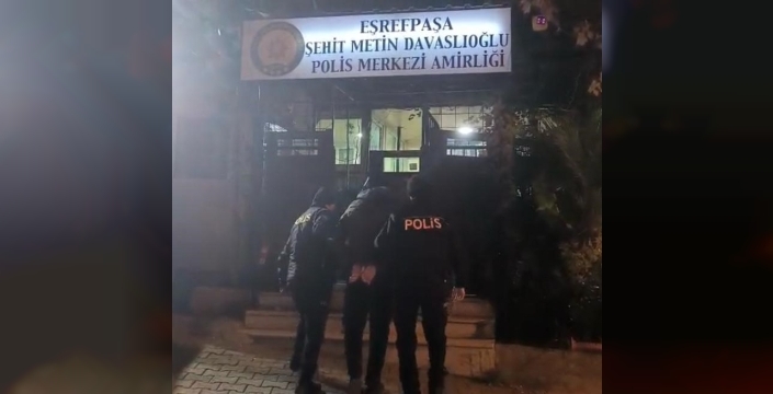 İzmir'de 19 yıl hapis cezasıyla aranan firari şahıs polisten kaçamadı