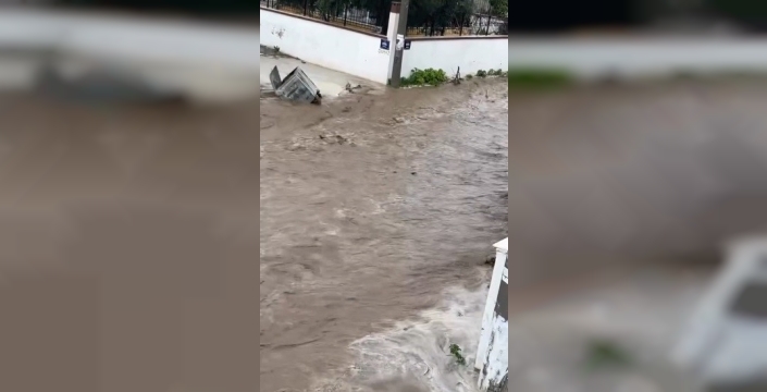 İzmir'de sağanak felaketi: Yollar göle döndü, tarım arazileri sular altında kaldı