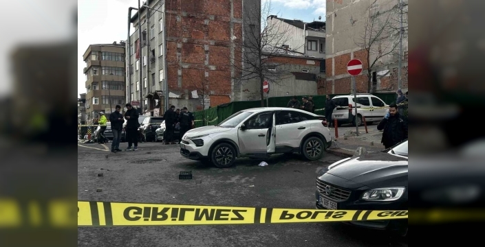 Kağıthane'de park halindeki araca silahlı saldırı: Bir kişi ağır yaralandı