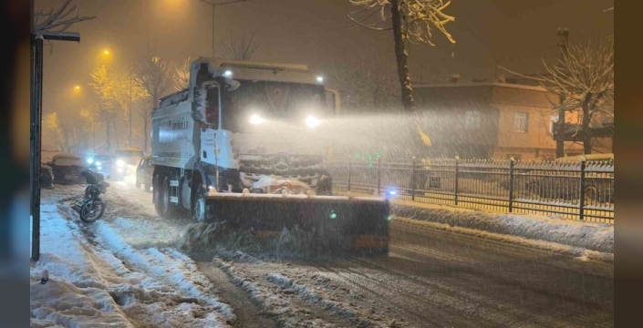Kahramanmaraş kar altında: Ekipler gece gündüz sahada!