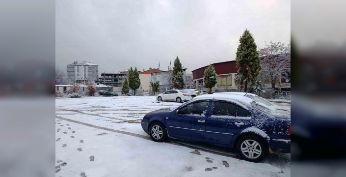 Kale, karın beyaz örtüsüne büründü