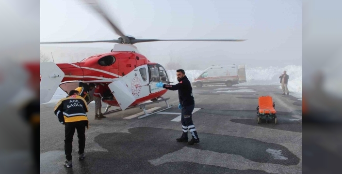 Kar ve çığ tehlikesi aşıldı: Hava ambulansı yaşlı hastayı kurtardı