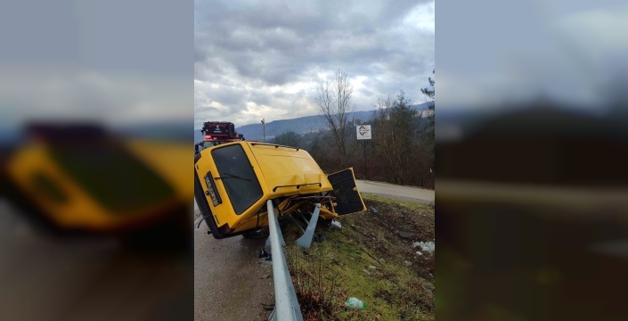 Karabük'te otomobil bariyere daldı: Bir kişi yaralandı