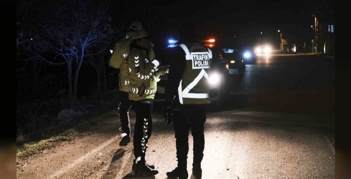 Karaman'da otomobilin çarptığı 79 yaşındaki kadın hastaneye kaldırıldı