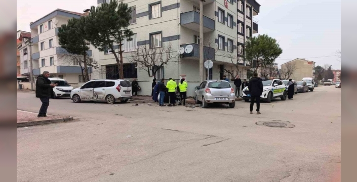 Karnesini alan minik Elif, annesiyle kaza geçirdi