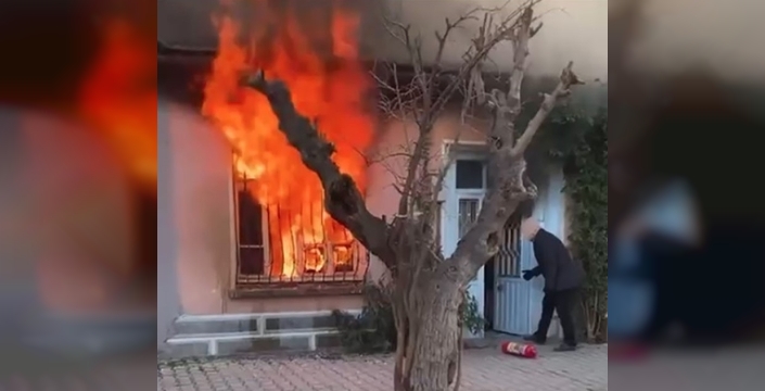 Kedisi için alevlere daldı, komşuları son anda kurtardı: İzmir'de nefes kesen anlar