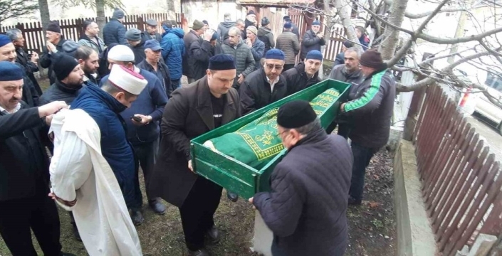 Kedisine sarılıp ağladığı kareyle hafızalara kazınan Ali Meşe son yolculuğuna uğurlandı