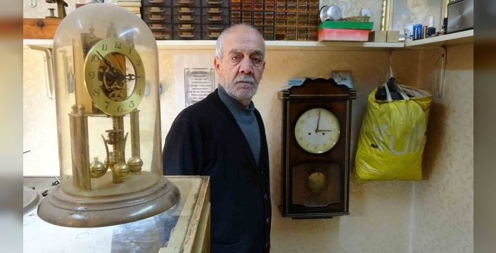 Kilis'te 54 yıldır antika saatleri onaran ustanın hikayesi