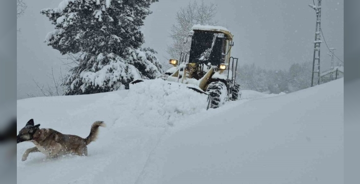 Kışın zorlu koşullarında 'Hızır' gibi yetişen acil sağlık ekipleri, 41 yıllık geleneği sürdürüyor