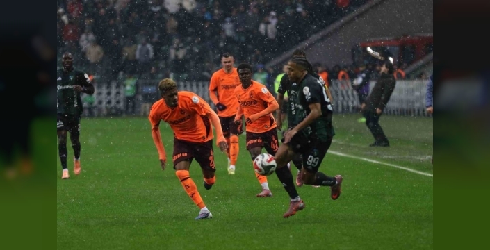 Kocaelispor ve Trabzonspor ilk yarıda golsüz ayrılamadı: 1-1'lik skorla devre arası