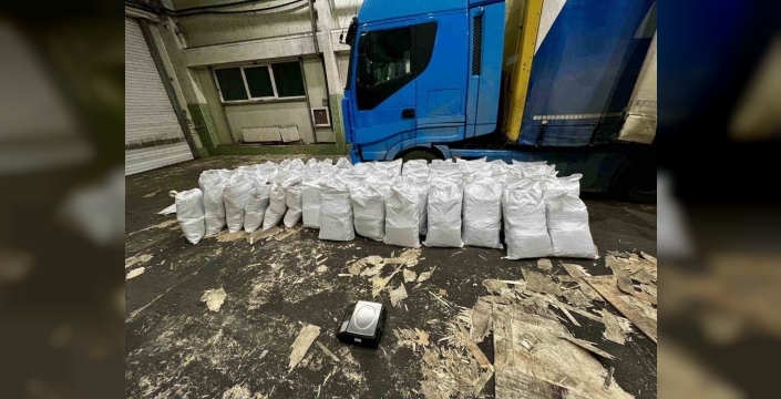 Kontrplakların arasında saklanan 700 kilo esrar sınırda yakalandı: Değeri dudak uçuklattı!