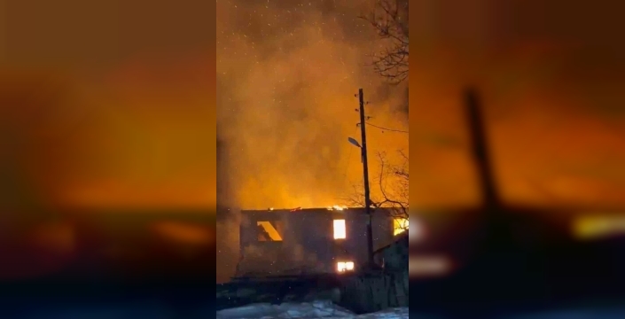 Köy muhtarının evi alevlere teslim oldu: kullanılamaz hale geldi