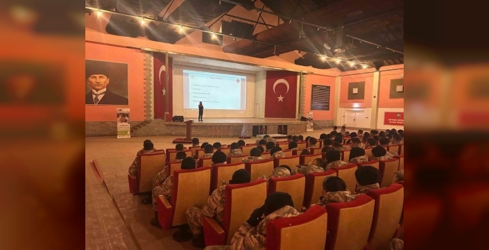 Kütahya'da askerlere şiddet, madde ve siber suçlarla mücadele eğitimi verildi