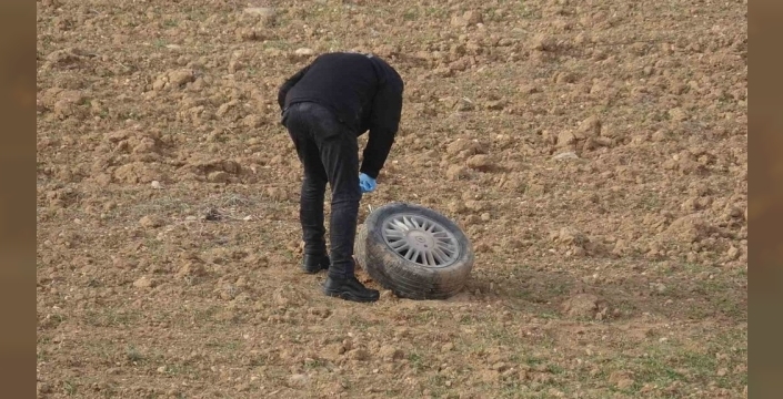 Malatya'da lastik patlaması sonucu şarampole uçan araçta 1 kişi hayatını kaybetti