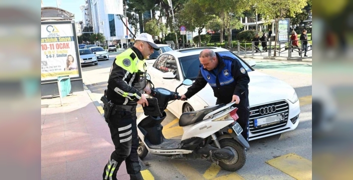 Manisa'da yayalar için nefes kesen denetim: Motosikletlere ve park eden araçlara geçit yok!