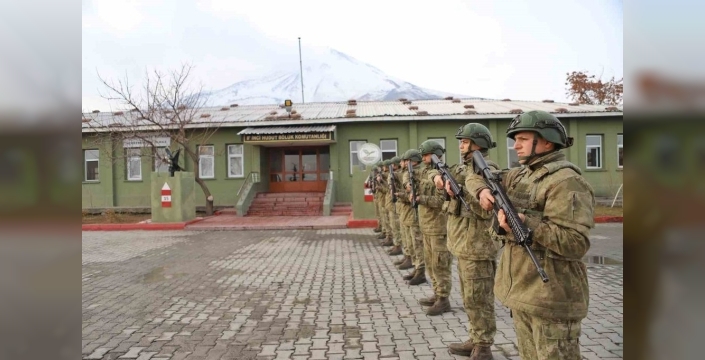 Mehmetçik, eksi 20 derecede Ağrı Dağı eteklerinde yeni yıla vatan nöbetinde girdi
